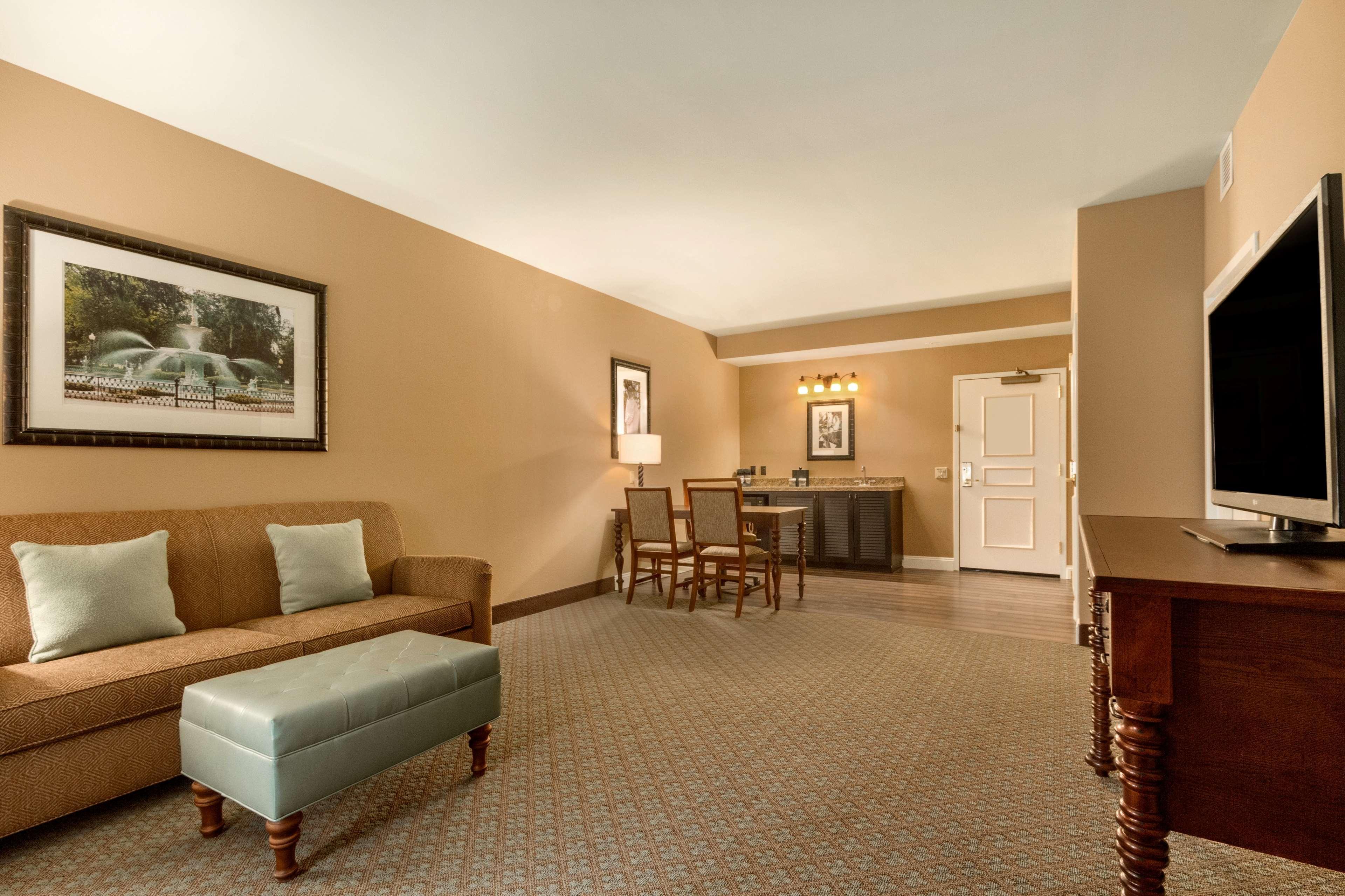 Embassy Suites Savannah Historic District Exterior foto