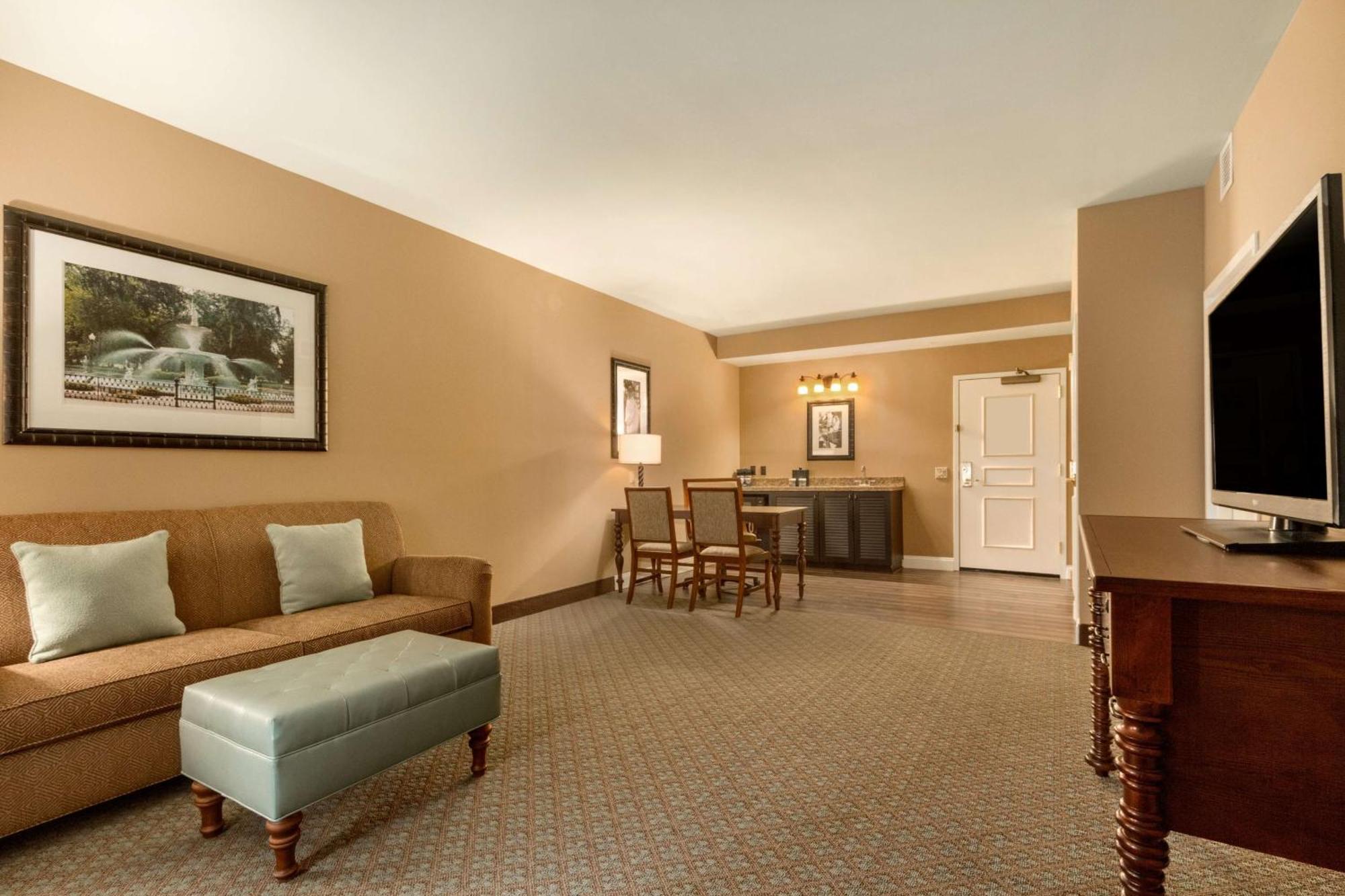 Embassy Suites Savannah Historic District Exterior foto