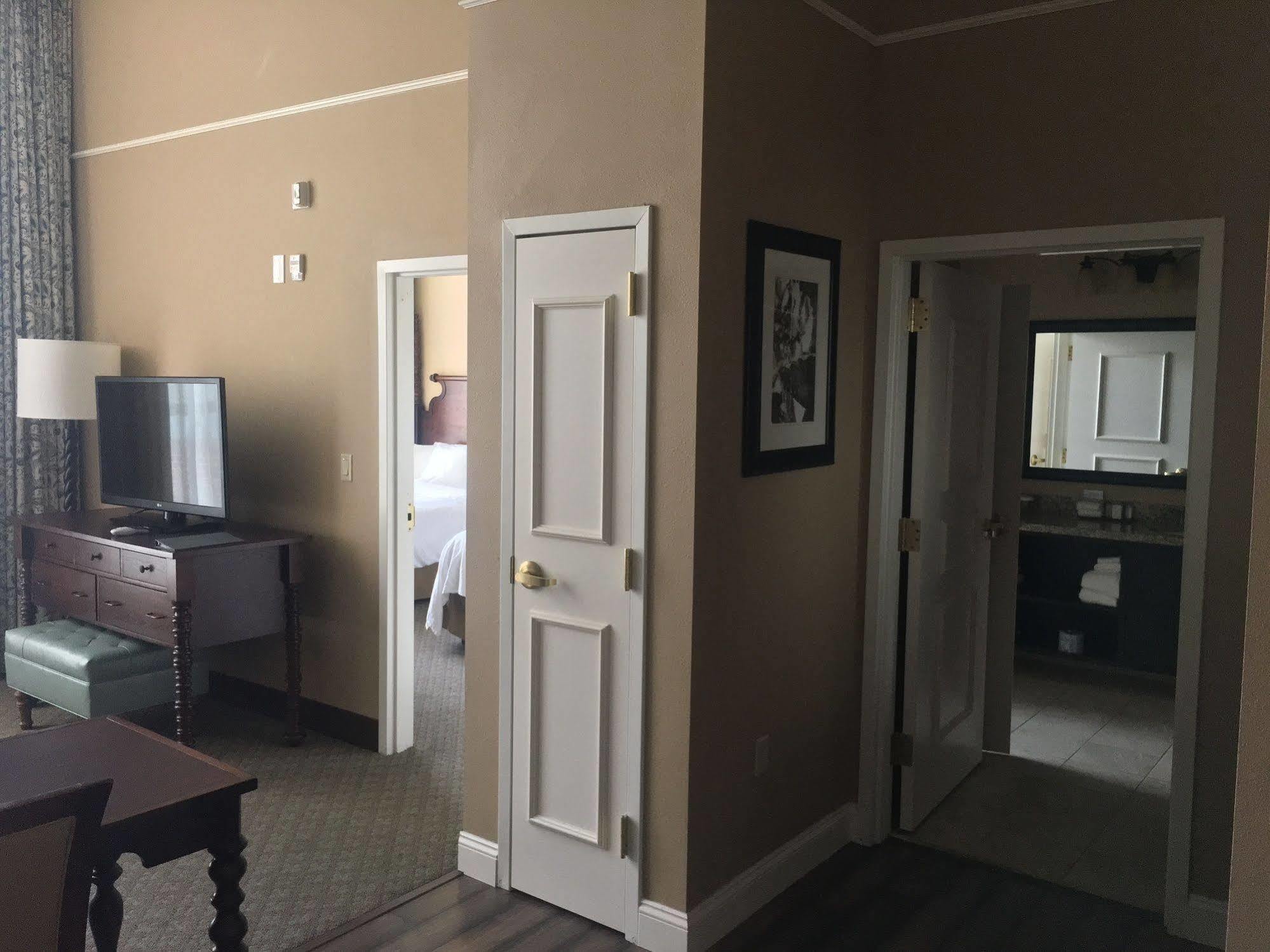 Embassy Suites Savannah Historic District Exterior foto